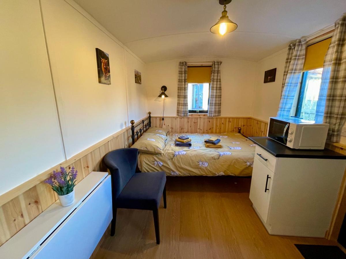 Per Ardua Shepherds Hut Fort William Exterior foto