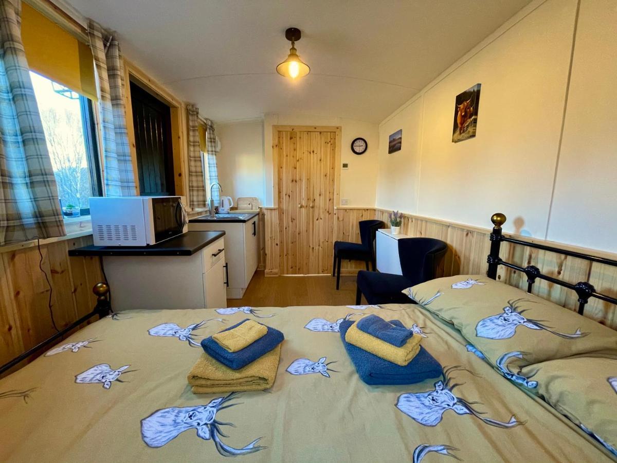 Per Ardua Shepherds Hut Fort William Exterior foto